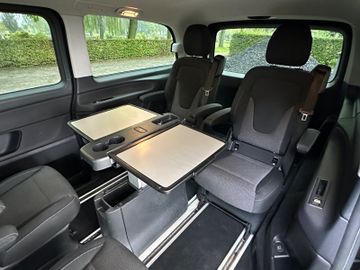 Mercedes V 220 - 12