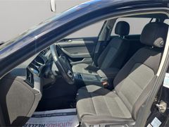 VW Passat 2.0 TDI Business AHK LED Navi Massage. Ap