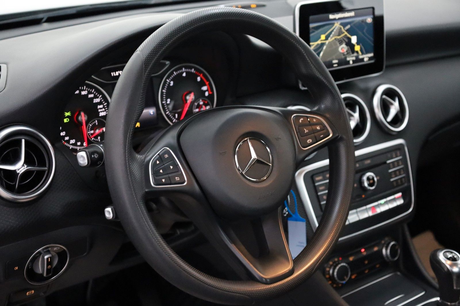 Fahrzeugabbildung Mercedes-Benz A 200d Style Leder,Navi,LED,SH,PDC,SR+WR