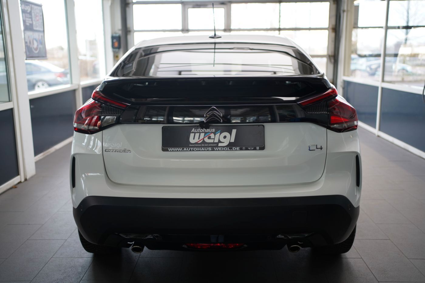 Fahrzeugabbildung Citroën C4 PureTech 130 Shine Anhängerkupplung Allwetter