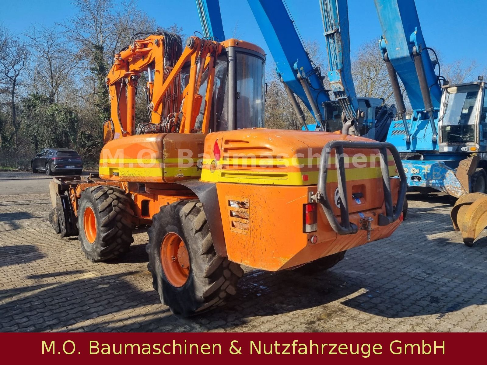 Fahrzeugabbildung MECALAC 12 MTX  / Klappschaufel / Gabel / 3x Tieflöffel