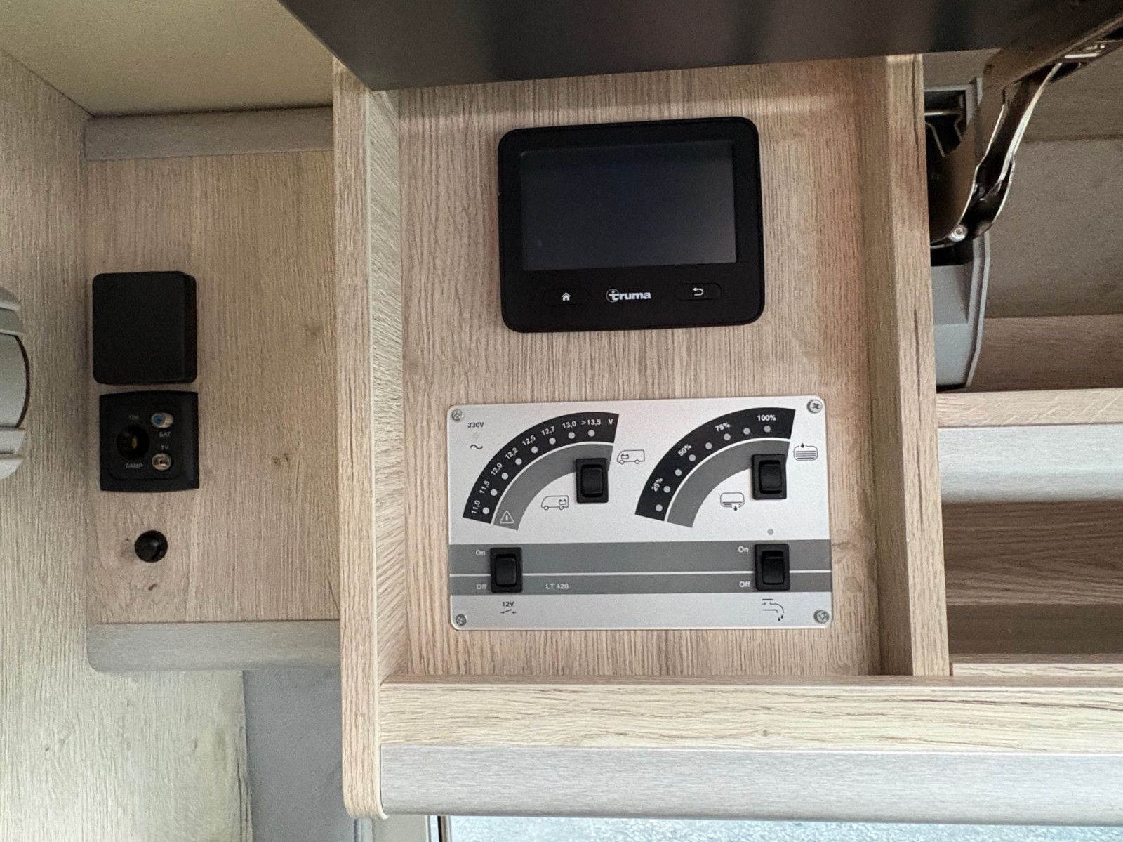 Fahrzeugabbildung MegaMobil 600 Classic - TV-Lithium-Solar-AHK-Media-18