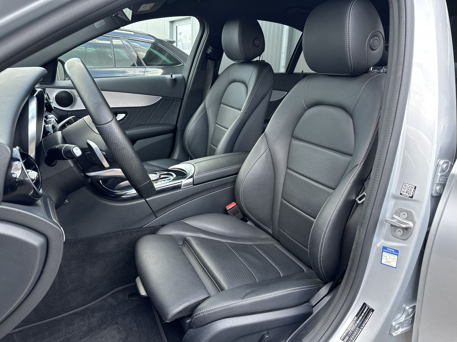 Fahrzeugabbildung Mercedes-Benz C 300de AMG-Line NAV+LED+KAMERA+CARPLAY+DAB+1H