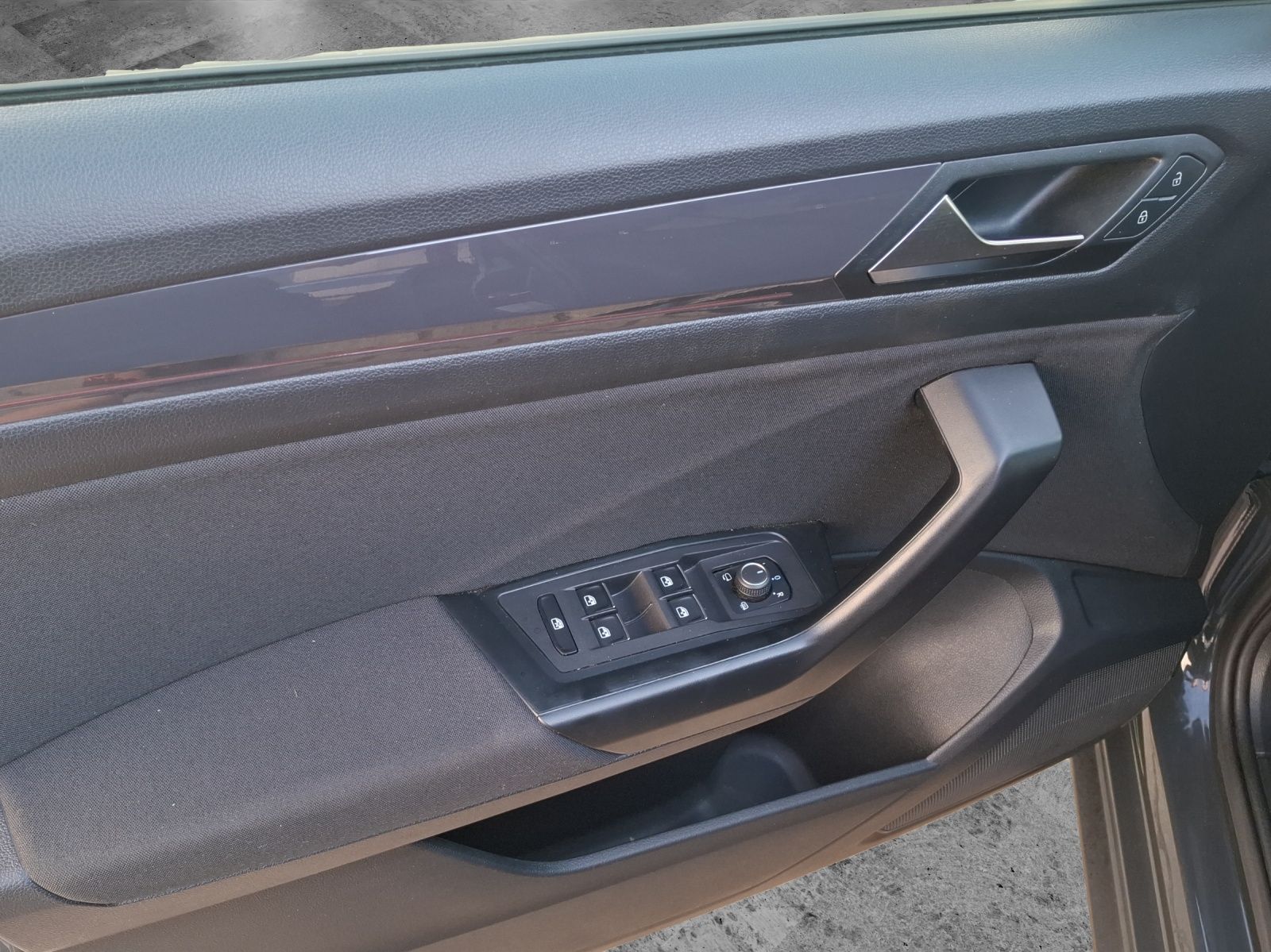 Fahrzeugabbildung Volkswagen T-Roc TSI Sport LED AHK ACC PDC SHZ