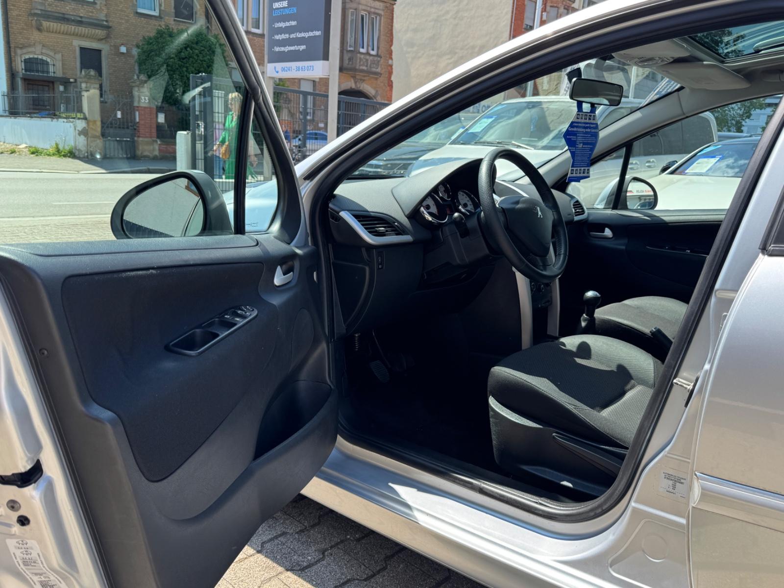 Peugeot 207 2011 — photo 27