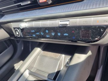 Fahrzeugabbildung Hyundai IONIQ 6 4WD 77,4 325PS UNIQ digitale ASP PanoD.