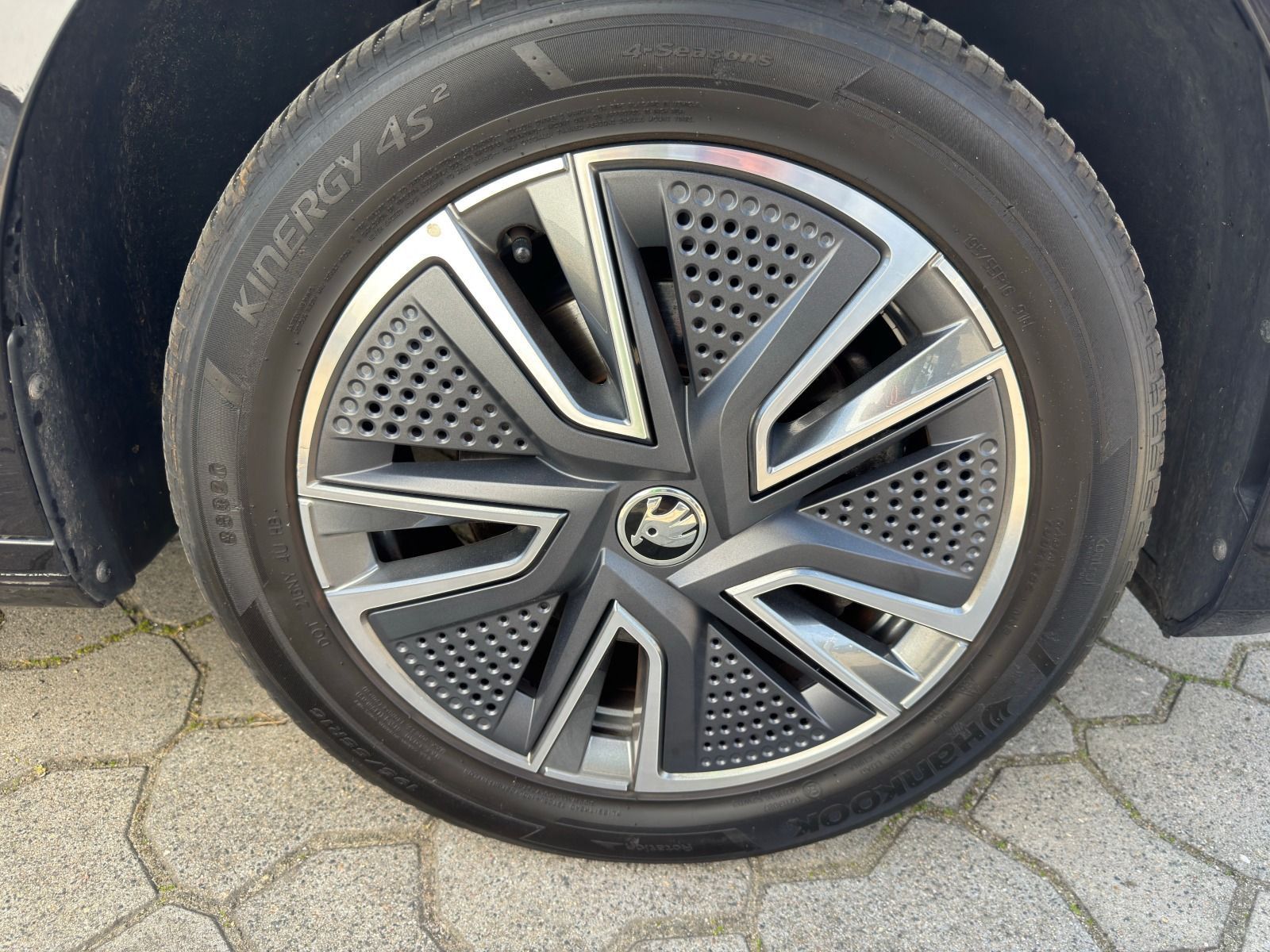 Fahrzeugabbildung SKODA Fabia 110PS 6-Gang*PDC*behFro*Allwetter