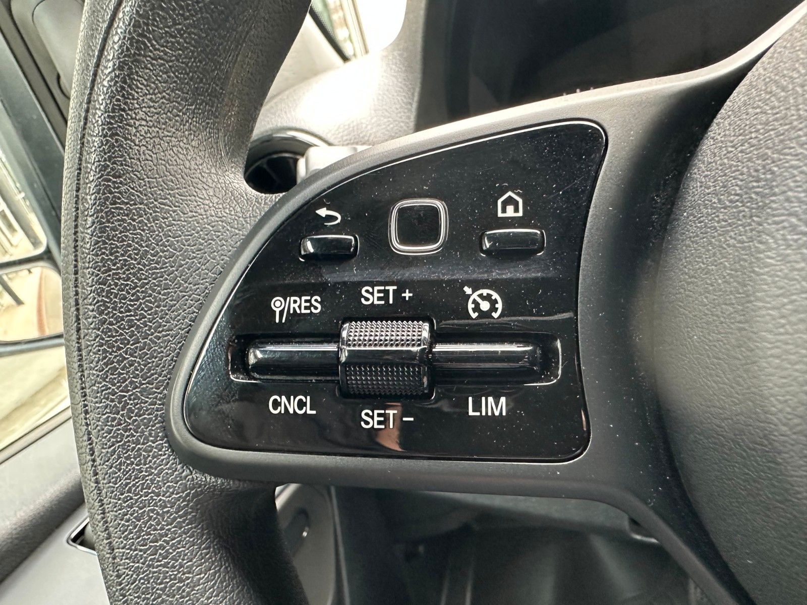 Fahrzeugabbildung Mercedes-Benz Sprinter 317 CDI 3665 9G Klima 360 SHZ Tempomat