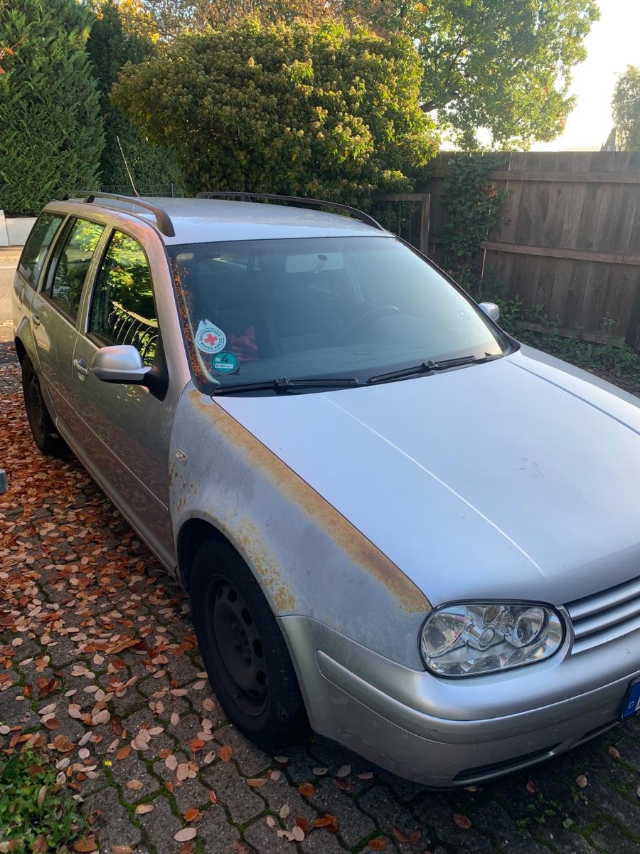 Volkswagen Golf 2004 — rear view