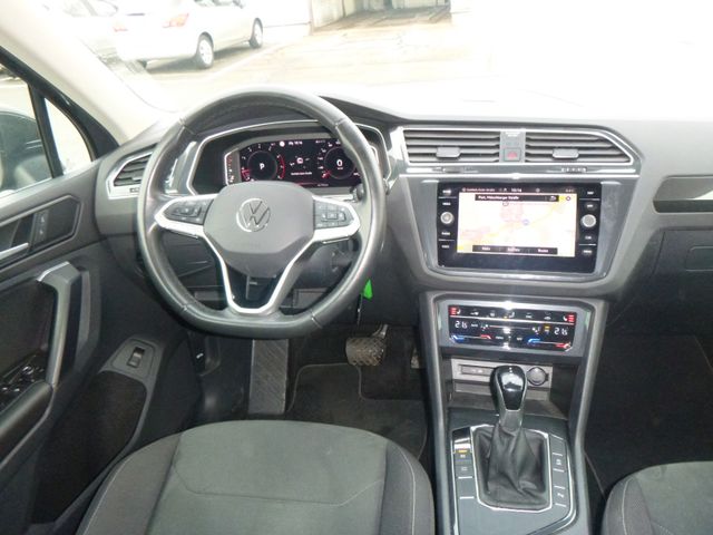 Fahrzeugabbildung Volkswagen Tiguan 1,5 TSI Elegance >AUT/AHK/NAV/LED/PDC<
