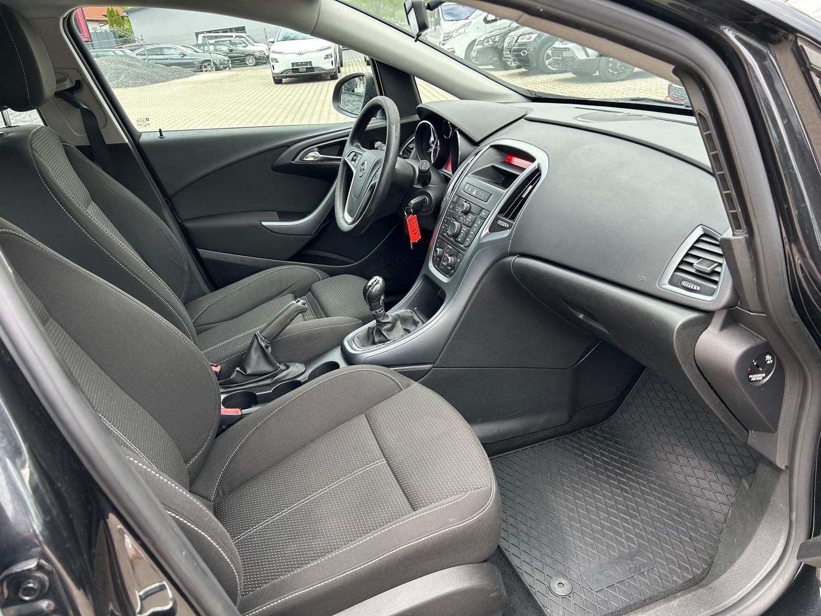 Fahrzeugabbildung Opel Astra J 1.6i Lim.°Tüv NEU°2.Hand°