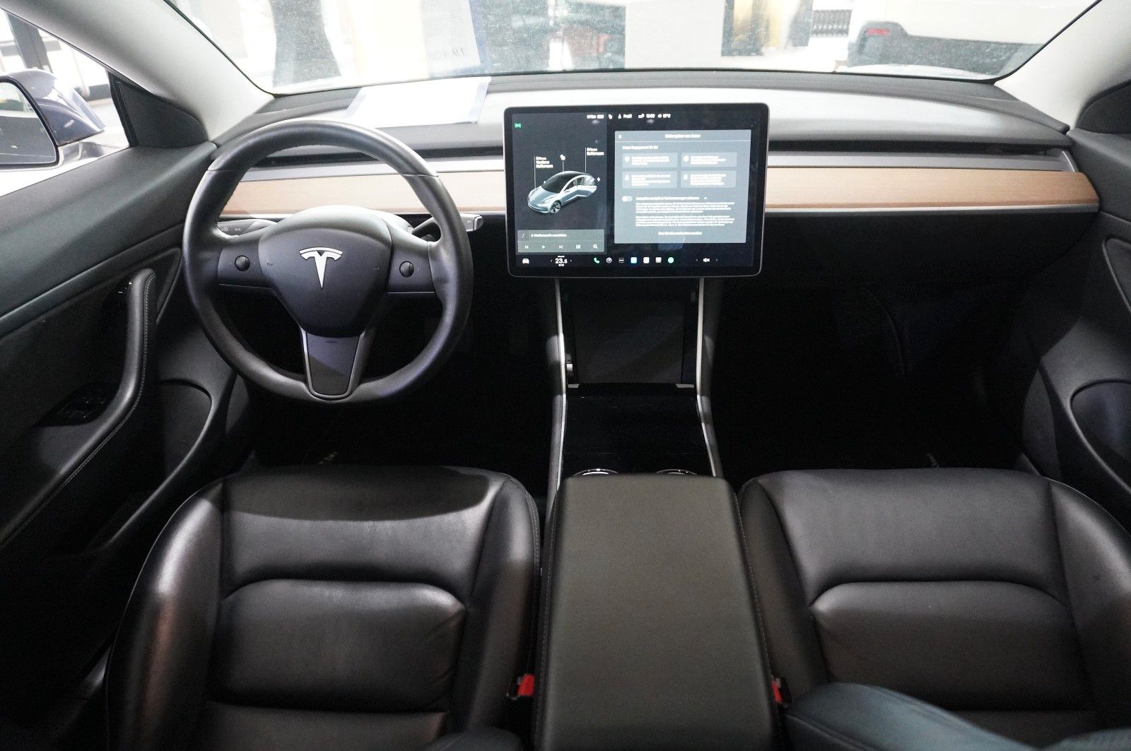 Fahrzeugabbildung Tesla Model 3 Standard Range Plus NAVI/KAMERA/AHK/FSD