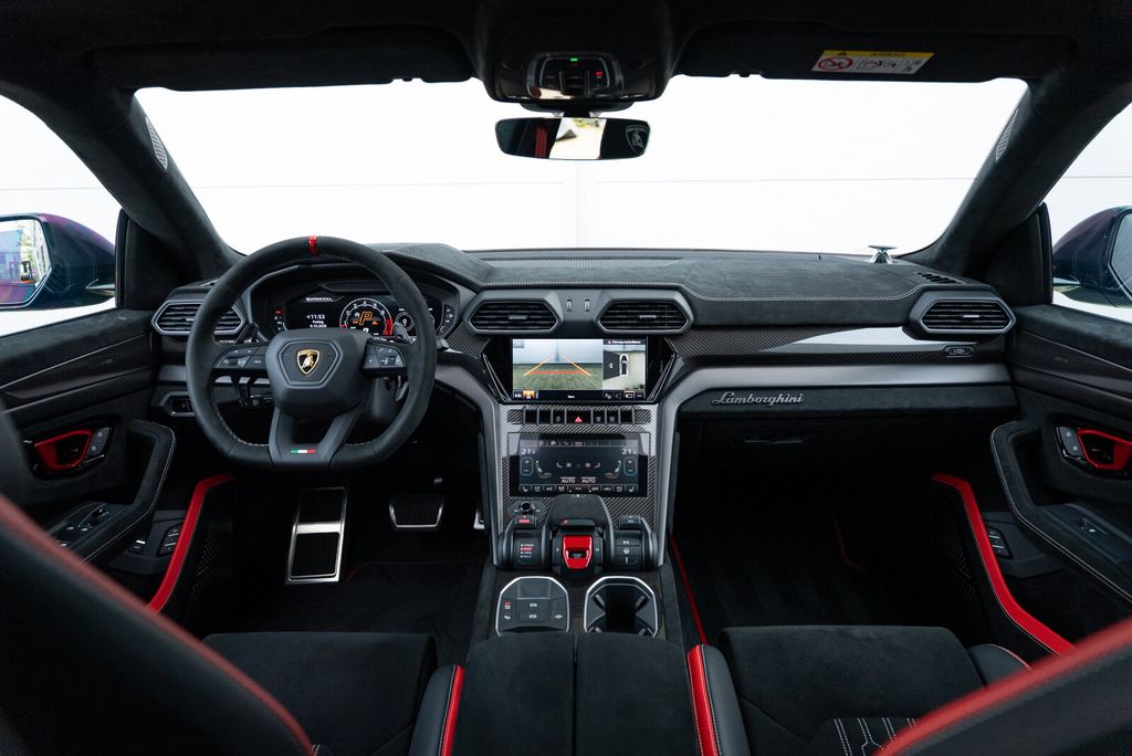 LAMBORGHINI Urus 2025