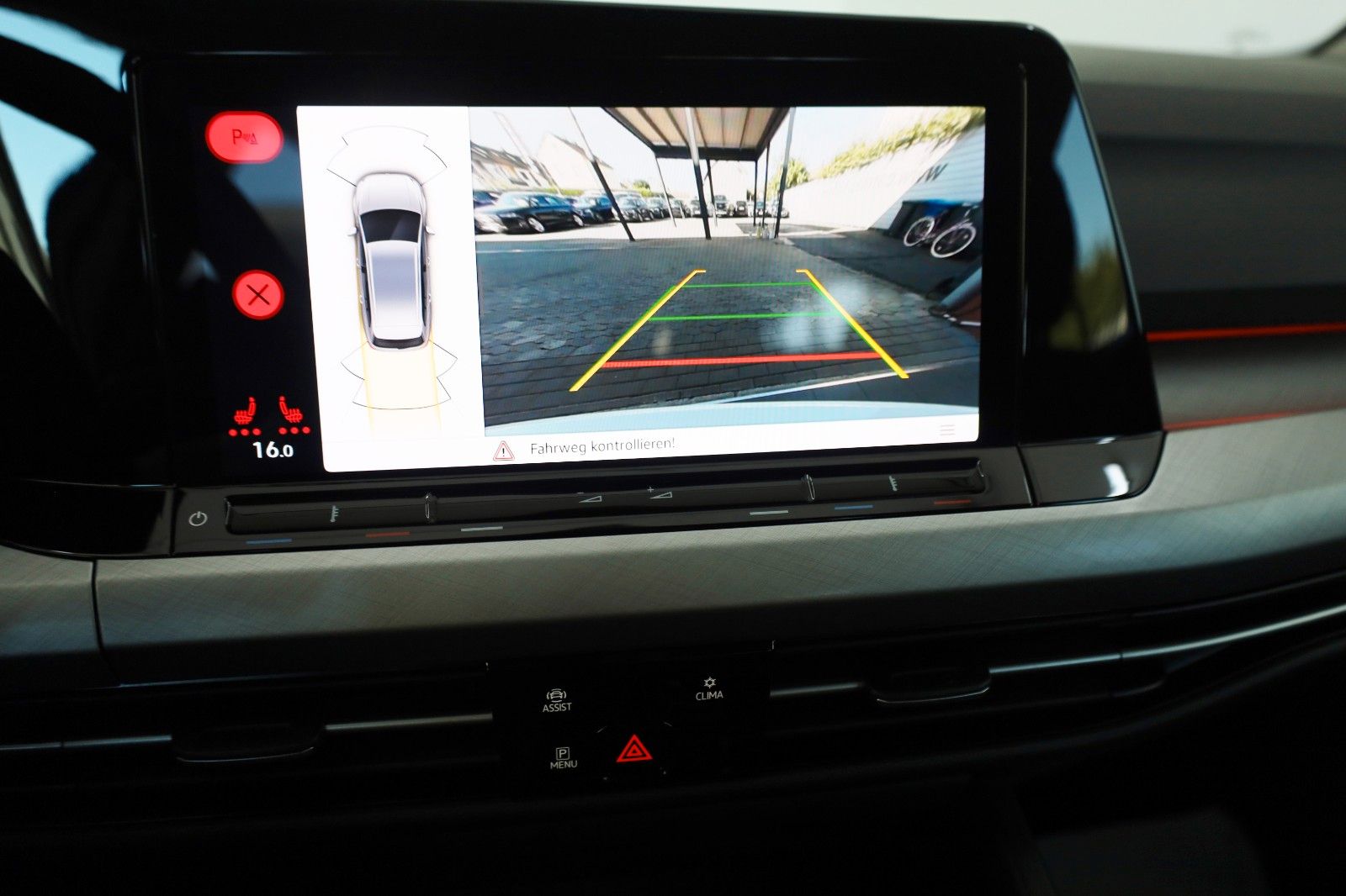 Fahrzeugabbildung Volkswagen Golf VIII Variant LIFE Navi,LED,Kamera,SH,PDC