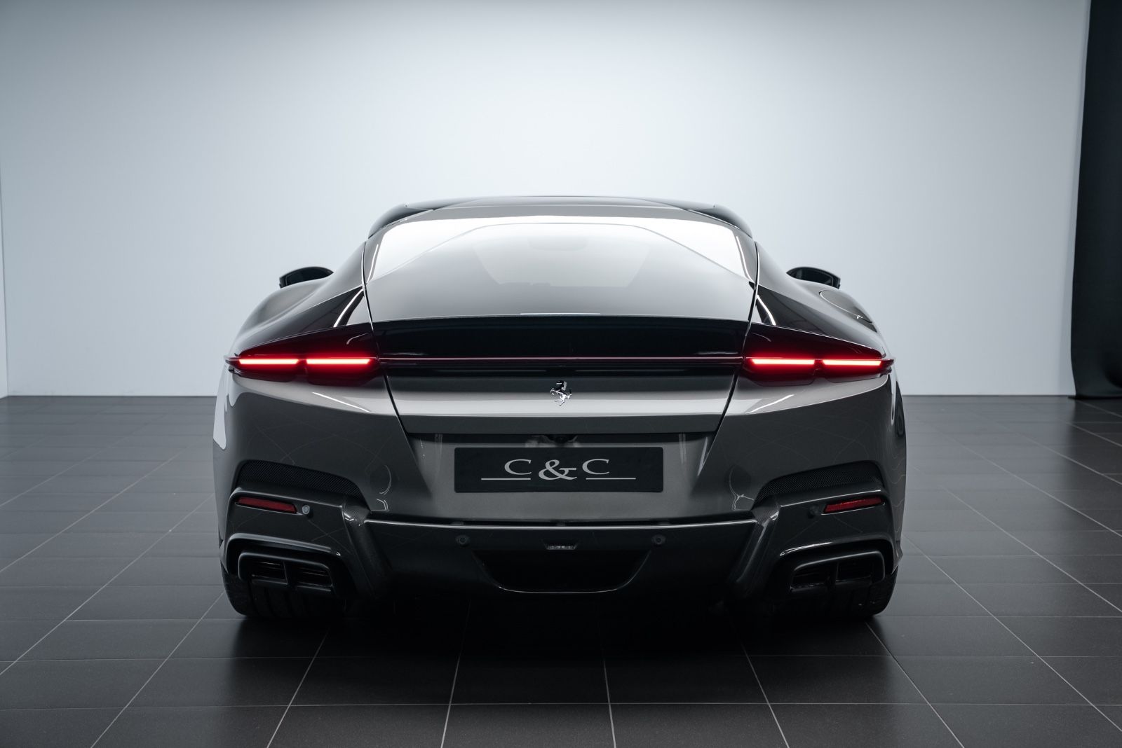 Fahrzeugabbildung Ferrari 12Cilindri PANO/LIFT/RACING SEATS/CARBON/SURR