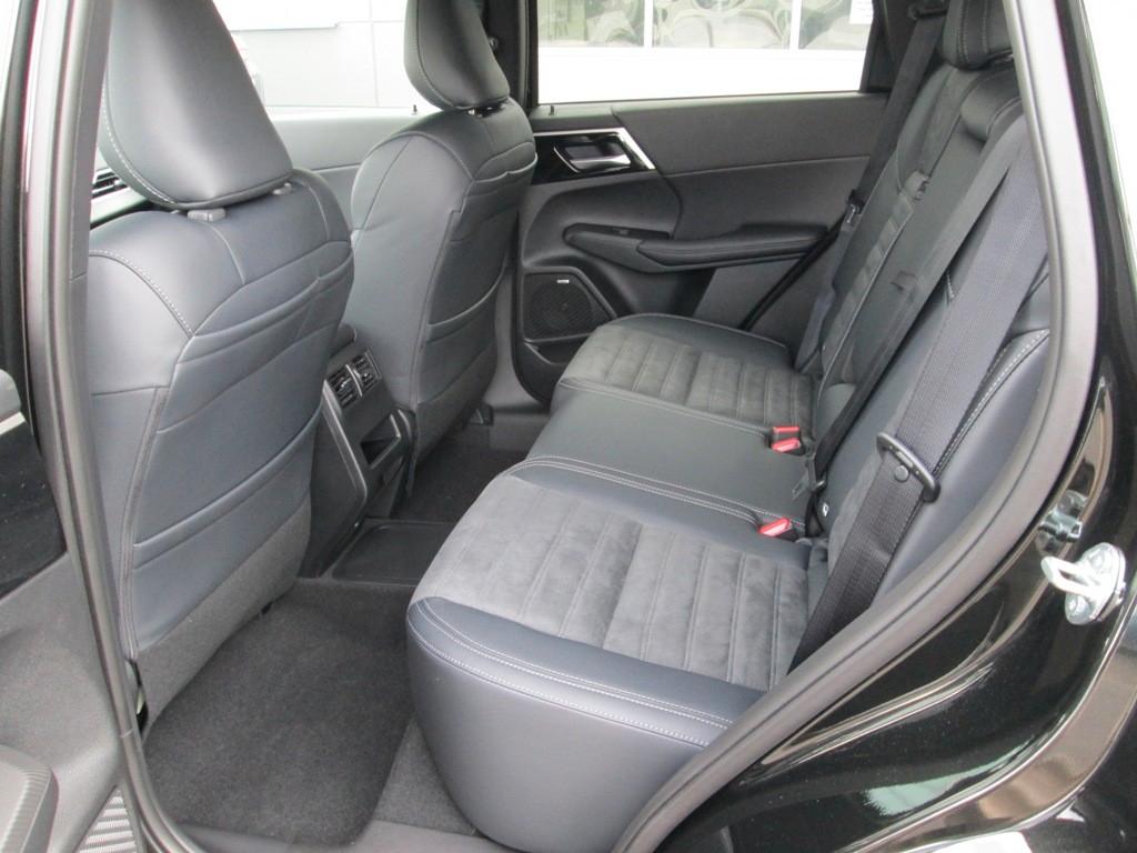 Mitsubishi Outlander 2,4 PHEV  INTRO-EDITION