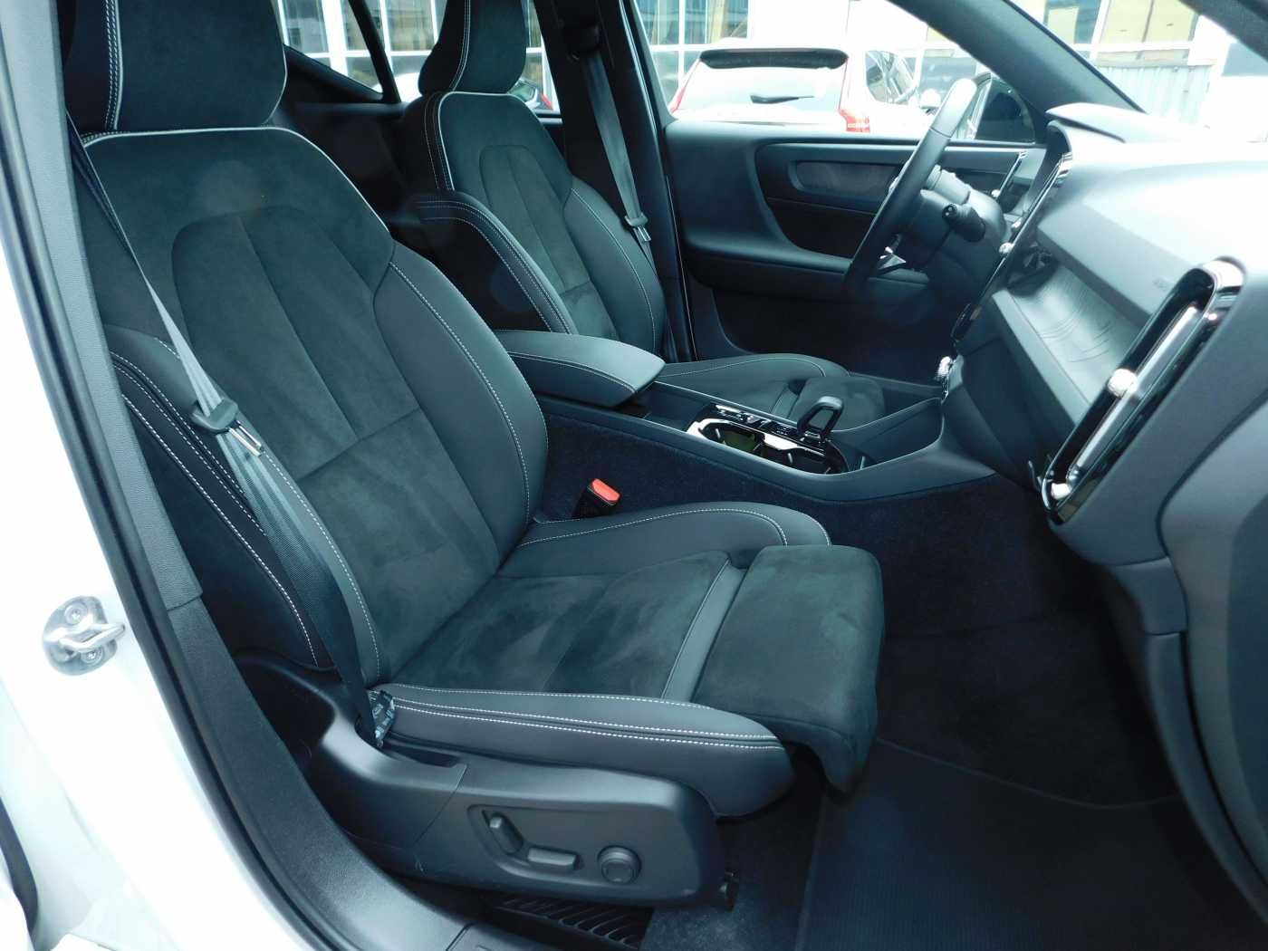 Fahrzeugabbildung Volvo XC40 T4 Recharge Plus Dark