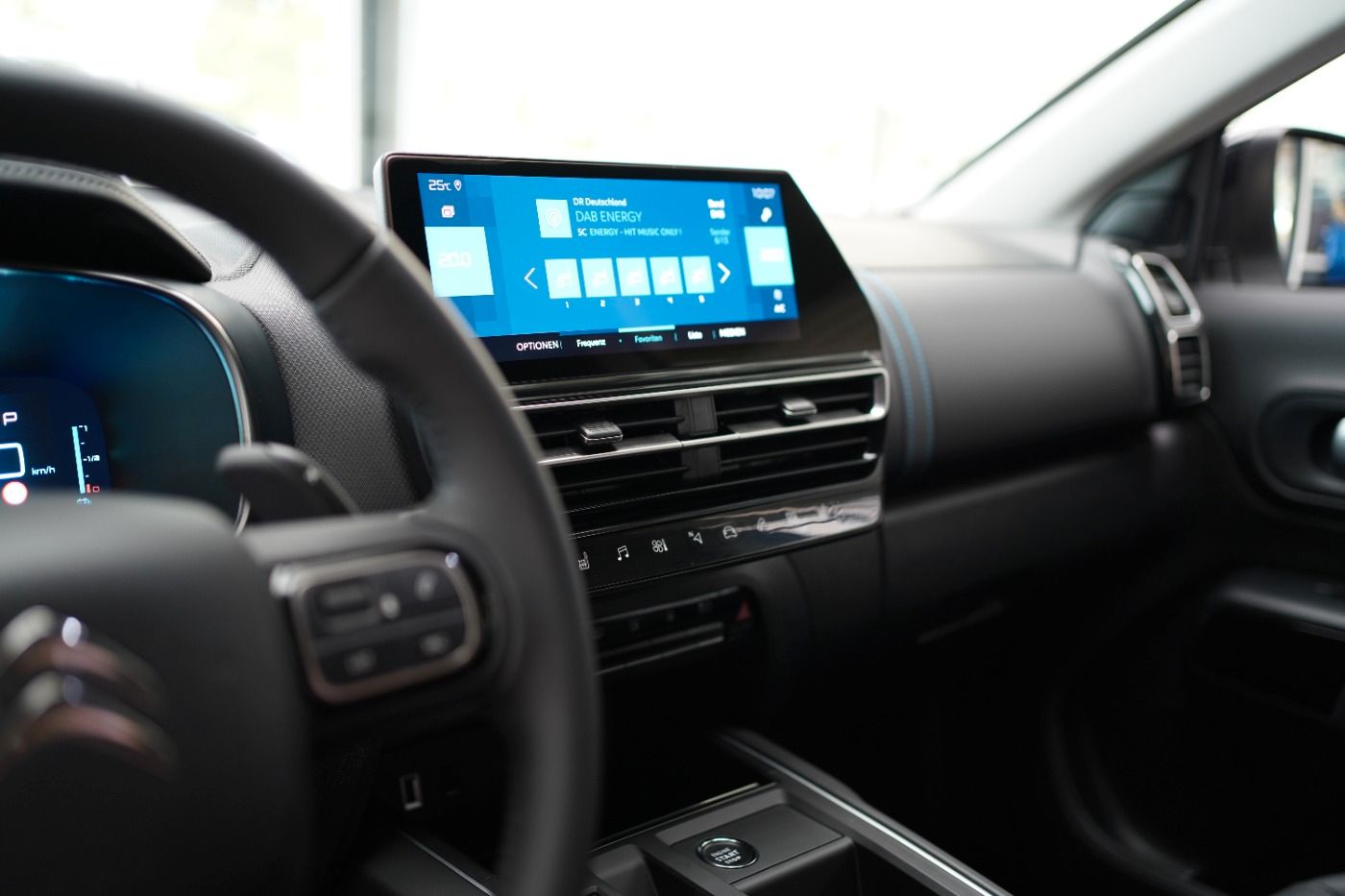 Fahrzeugabbildung Citroën C5 Aircross Plug In Hybrid 225 C-Series Navi DAB