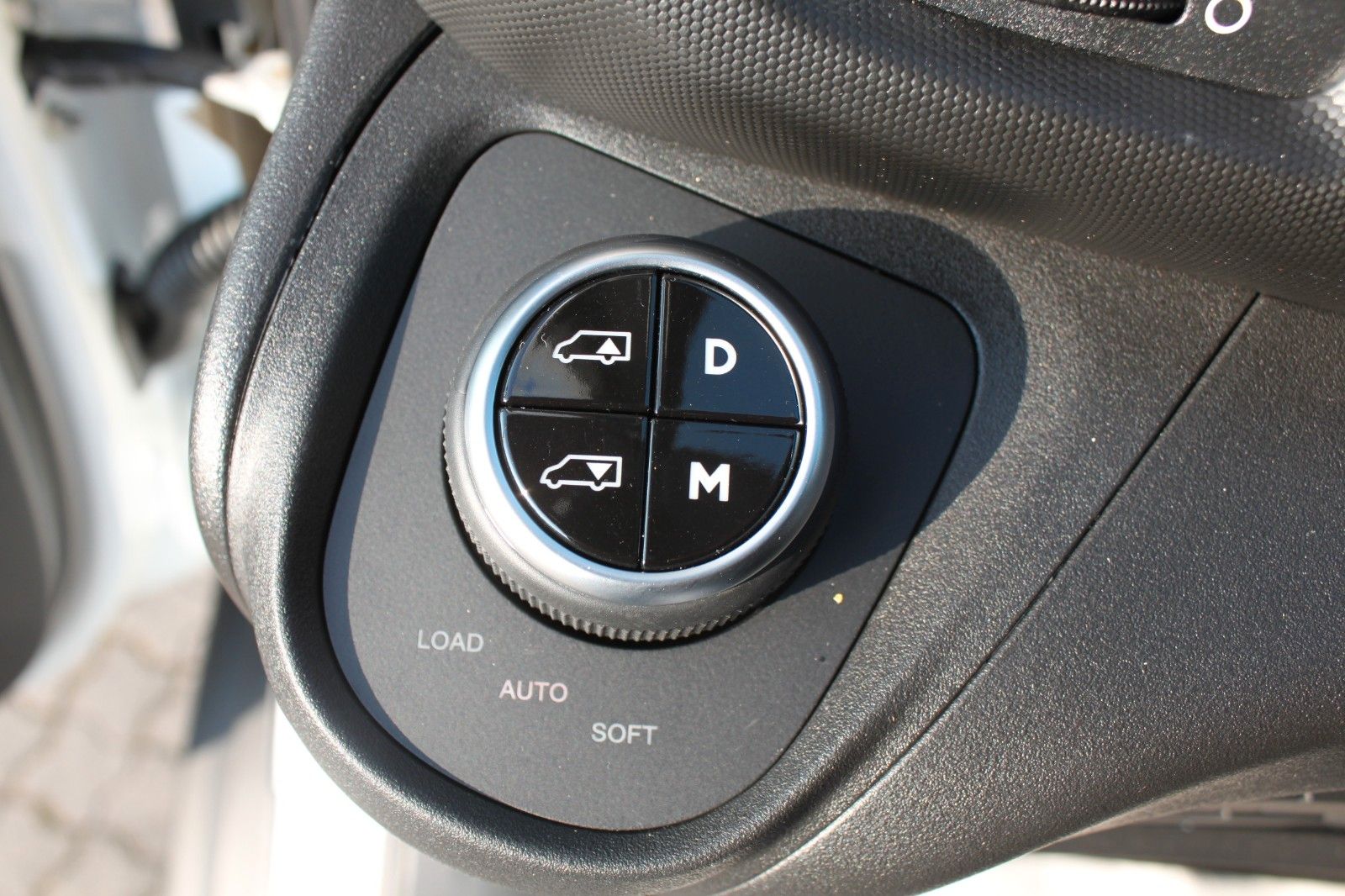 Fahrzeugabbildung Iveco 70C18HA8/P Koffer/LBW/Luftfeder