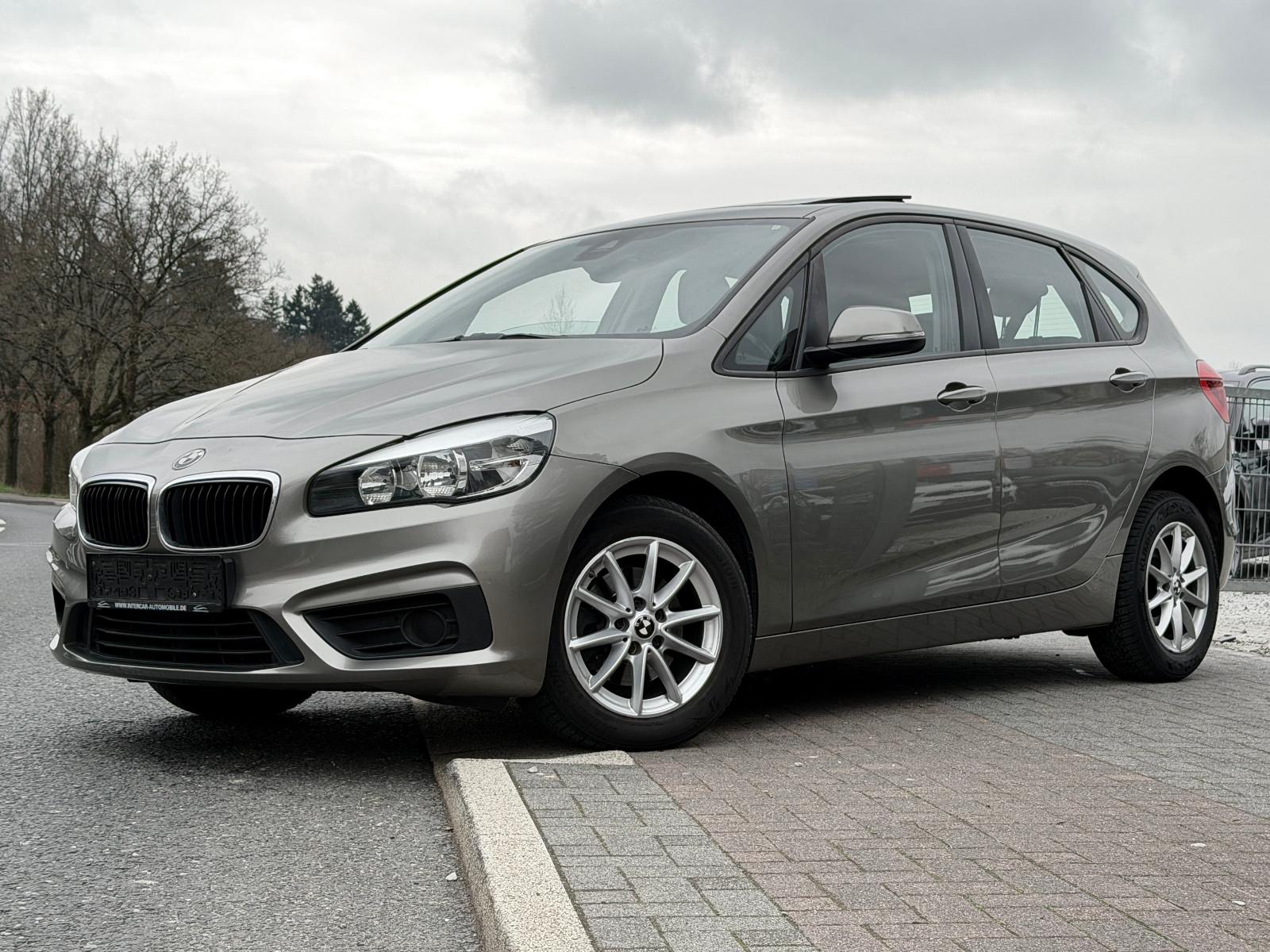 BMW 218 i Active Tourer Panorama Navi Unfallfrei TOP