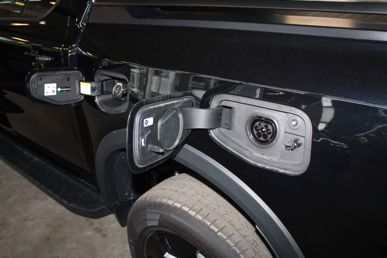 Fahrzeugabbildung Ford Ranger PHEV Wildtrak AHK ROLLO B&O ACC 360°