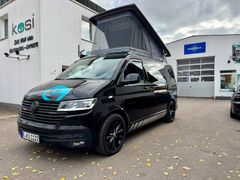 Kosi Busse Ostbayerns größter VW Bus und VW Bus Camping Experte. Ihr VW Bus Händler, VW Bus Camper Ausbau / Umbau und Fahrzeugservice in unserer Bulli Werkstatt Fahrzeugabbildung Volkswagen T6 Kosi California DSG 4Motion - UNIKAT!