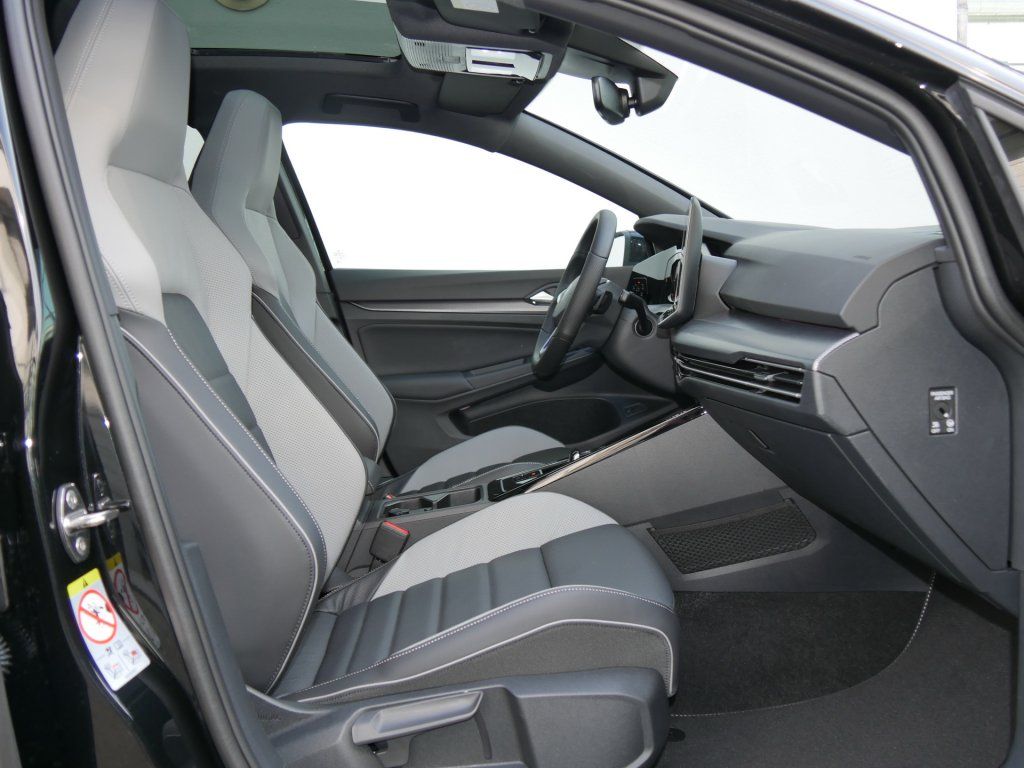 Fahrzeugabbildung Volkswagen Golf GTE 1.5 TSI eHybrid DSG AHK Matrix-LED