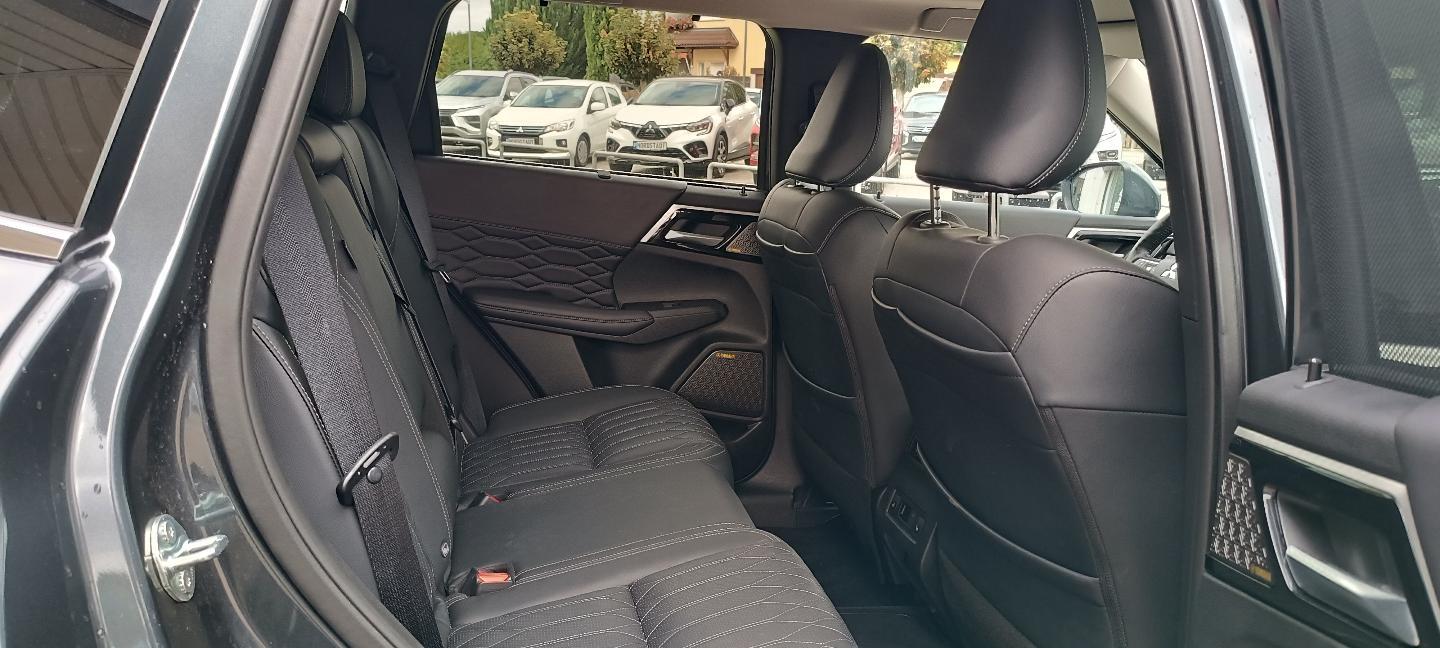 Mitsubishi Outlander 2.4L PHEV TOP 2-Farb