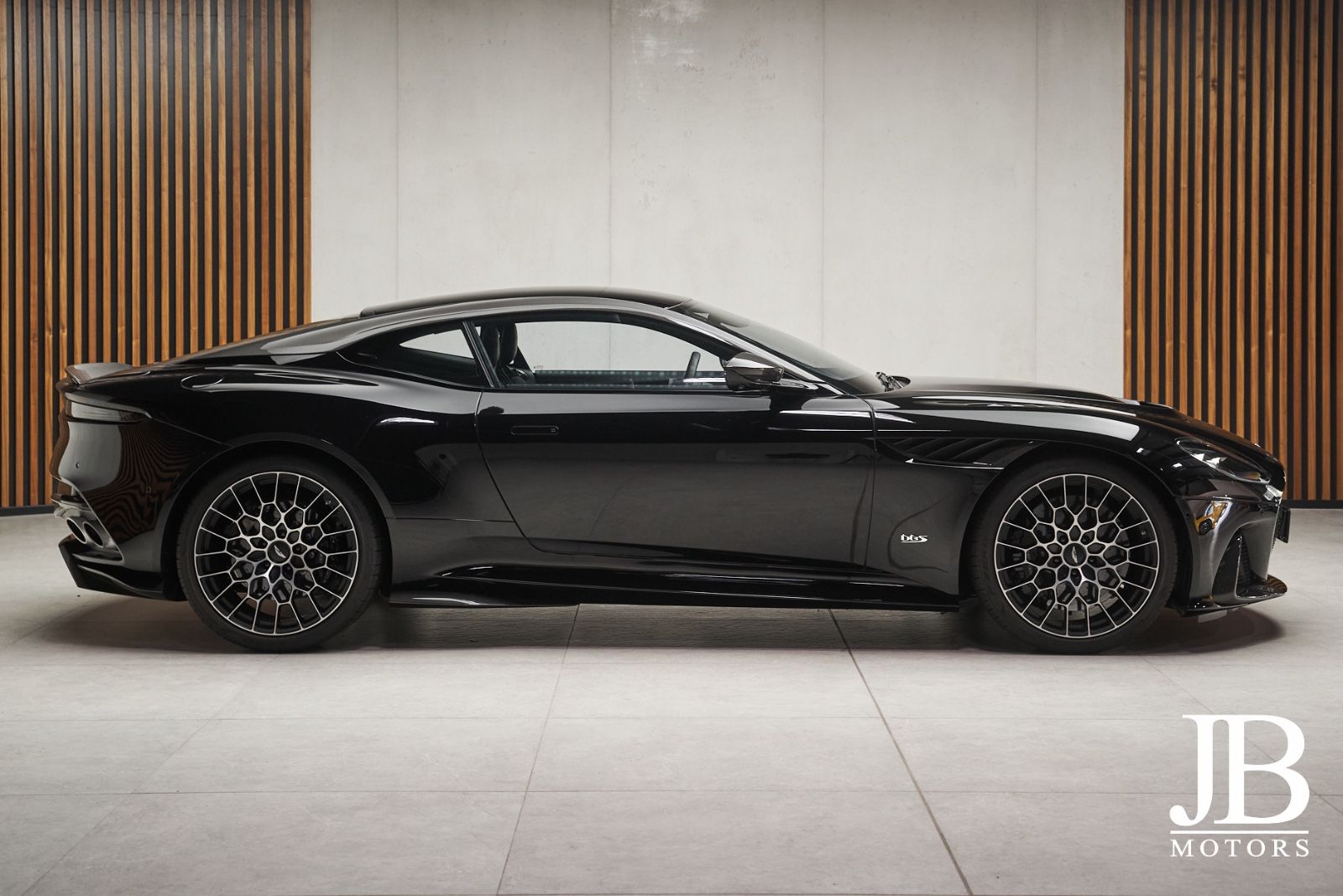 Fahrzeugabbildung Aston Martin DBS V12 770 Ultimate Carbon Performance Seats