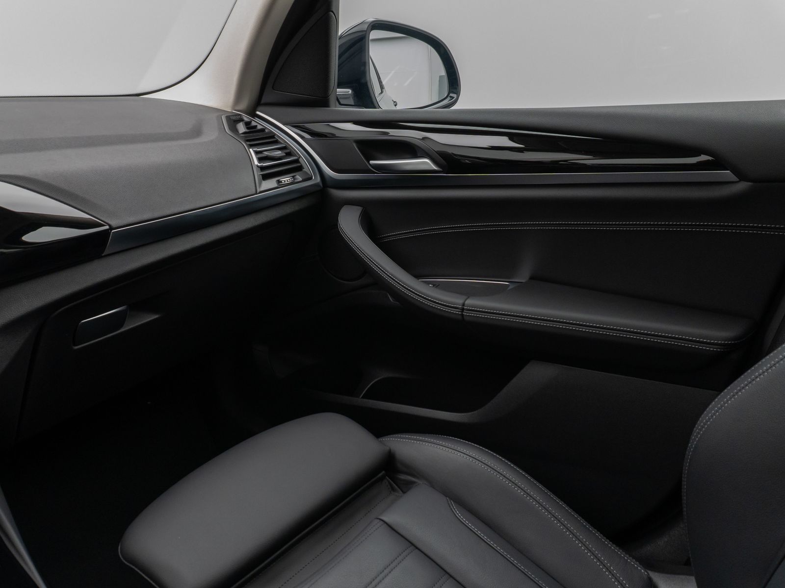 Fahrzeugabbildung BMW X3 xD30e Kamera HUD DAB HiFi AHK Sport 19Zoll