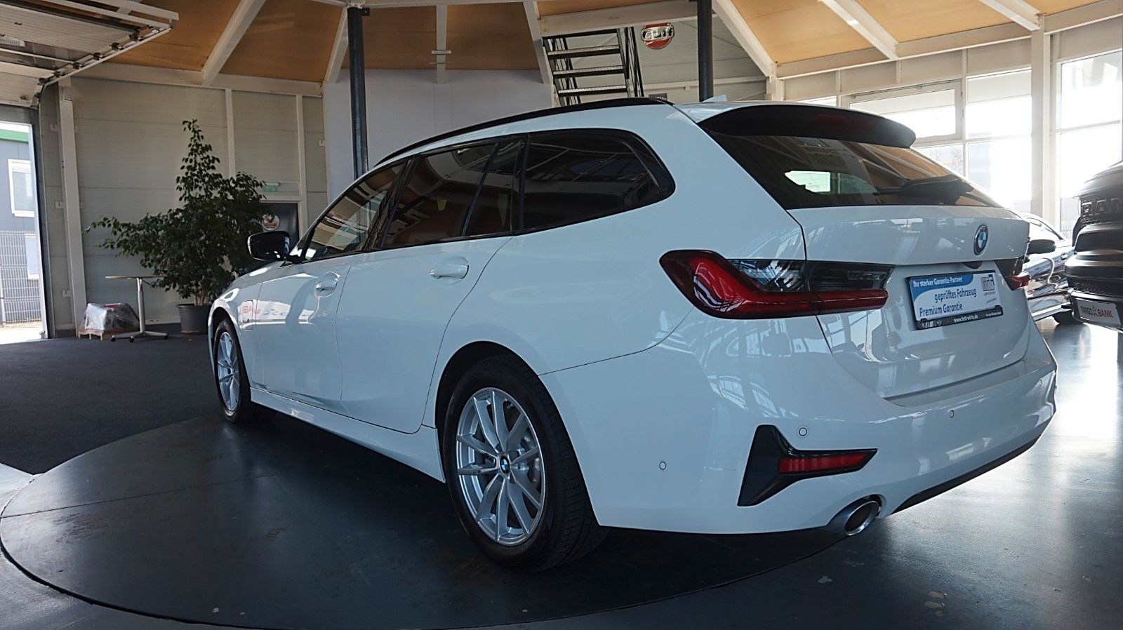 BMW 330e Touring Panno*Leder*Alu*H/D*Laser* foto 6
