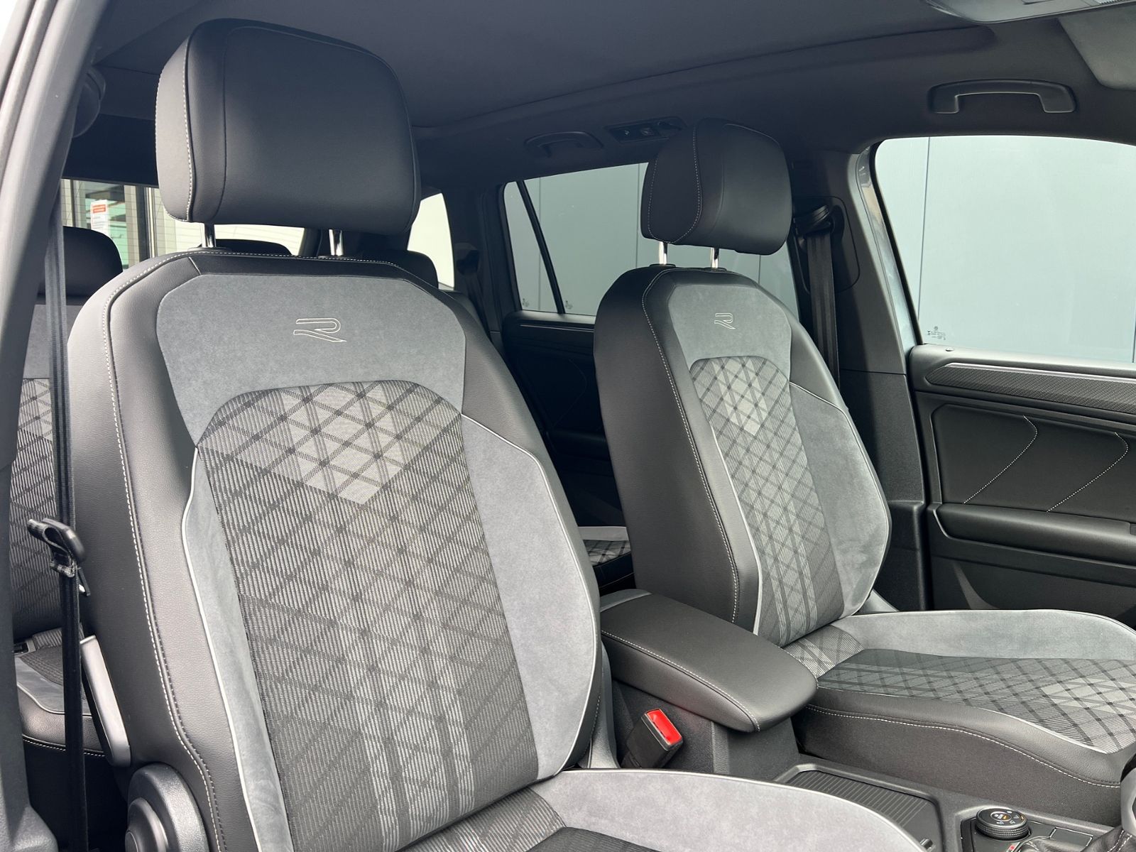 Fahrzeugabbildung Volkswagen Tiguan Allspace R-Line 2.0 TDI DSG 4Motion *AHK,
