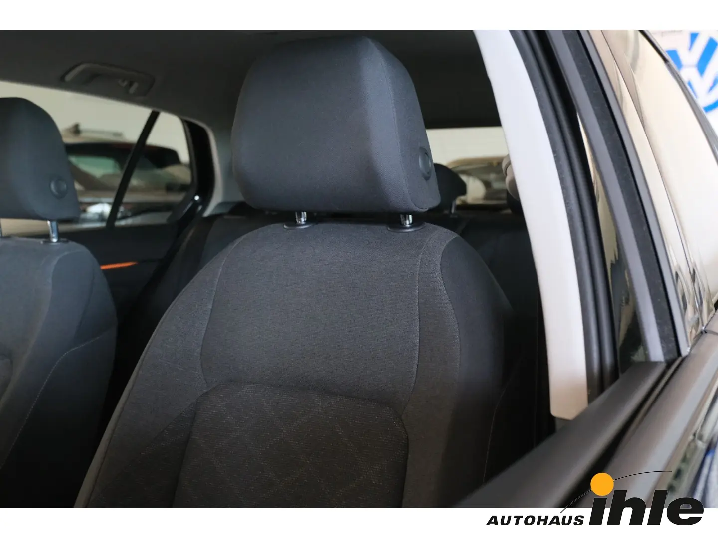 Volkswagen Golf VIII 1,5 eTSI DSG IQ-LIGHT+NAVI+R-FAHRKAMER, миниатюра 12