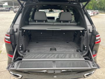 BMW X7 - 7