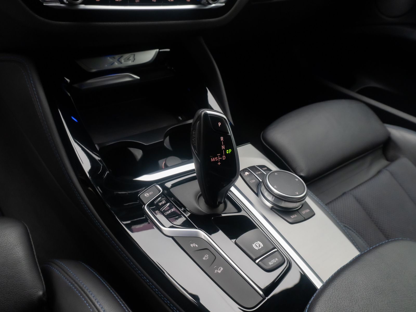 Fahrzeugabbildung BMW X4 xD30d M Sport ACC 360&deg;AHK DispKey HUD H/K 20"