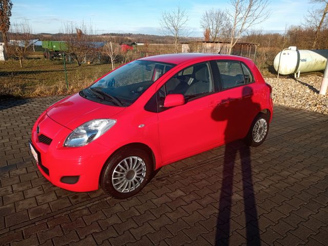 Toyota Yaris 1,33 VVT-i Cool / Charade 1,33 Automatik