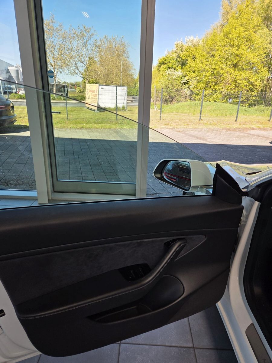Fahrzeugabbildung Tesla Model 3 Long Range Dual AWD