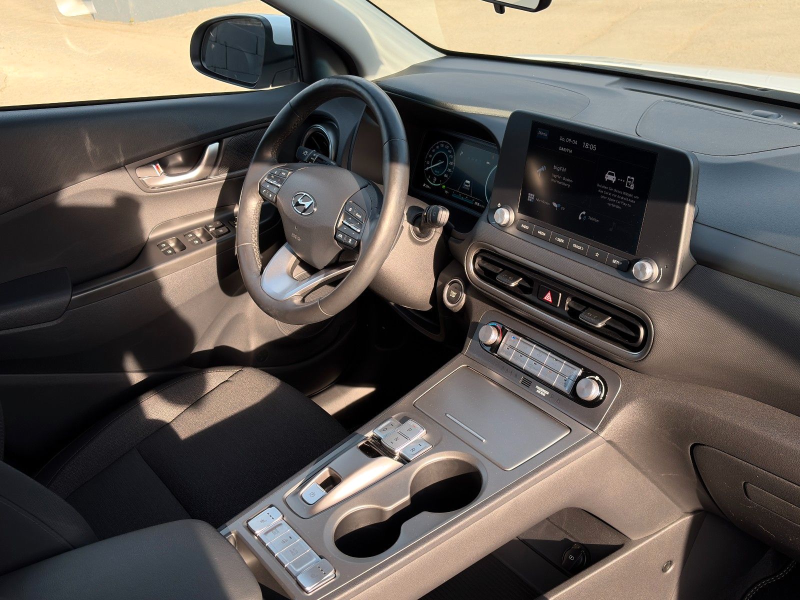 Fahrzeugabbildung Hyundai KONA E Select SHZ LHZ ACC LKA LFA Navi CarPlay