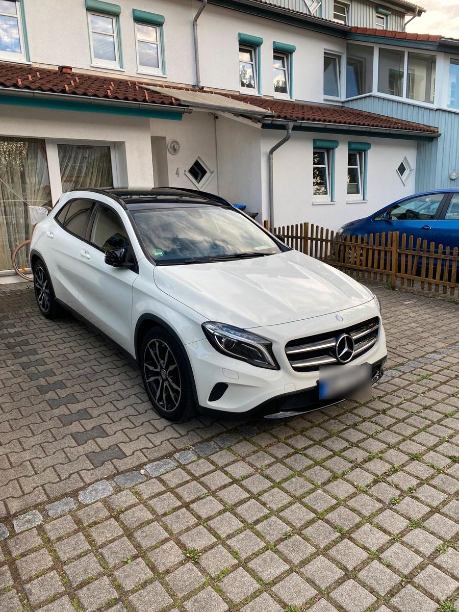 Mercedes-Benz GLA 220