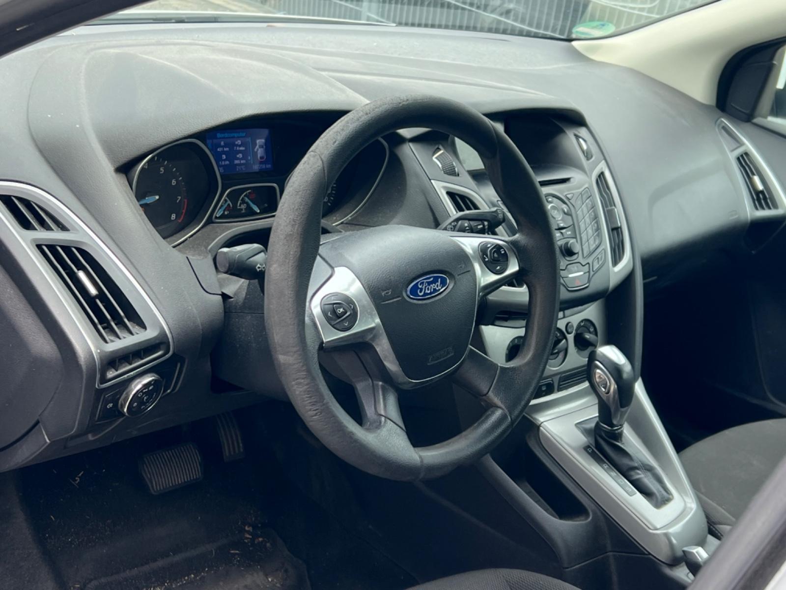 Ford Focus 2013 — photo 17