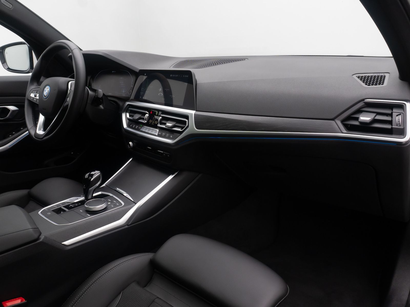 Fahrzeugabbildung BMW 330e xD Sport Line Alarm HUD DAB Panorama HiFi