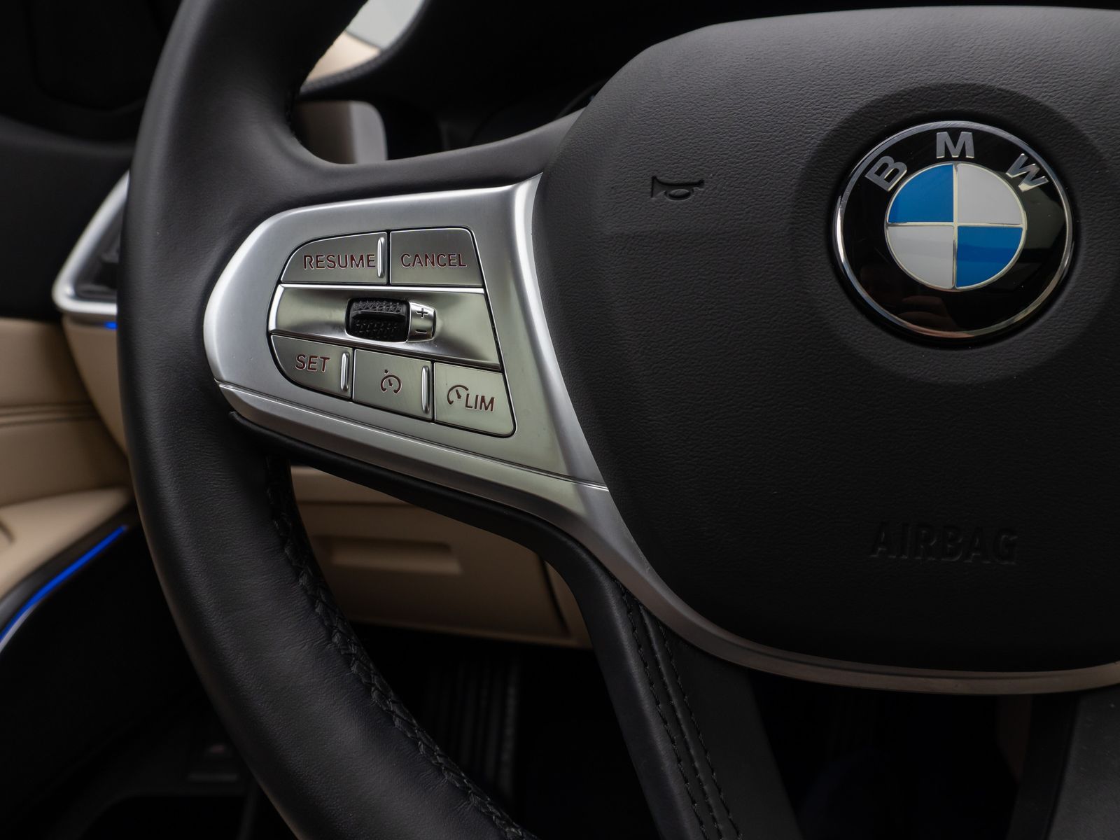 Fahrzeugabbildung BMW 320d Luxury Line HUD DAB Laser Kamera HiFi Leder