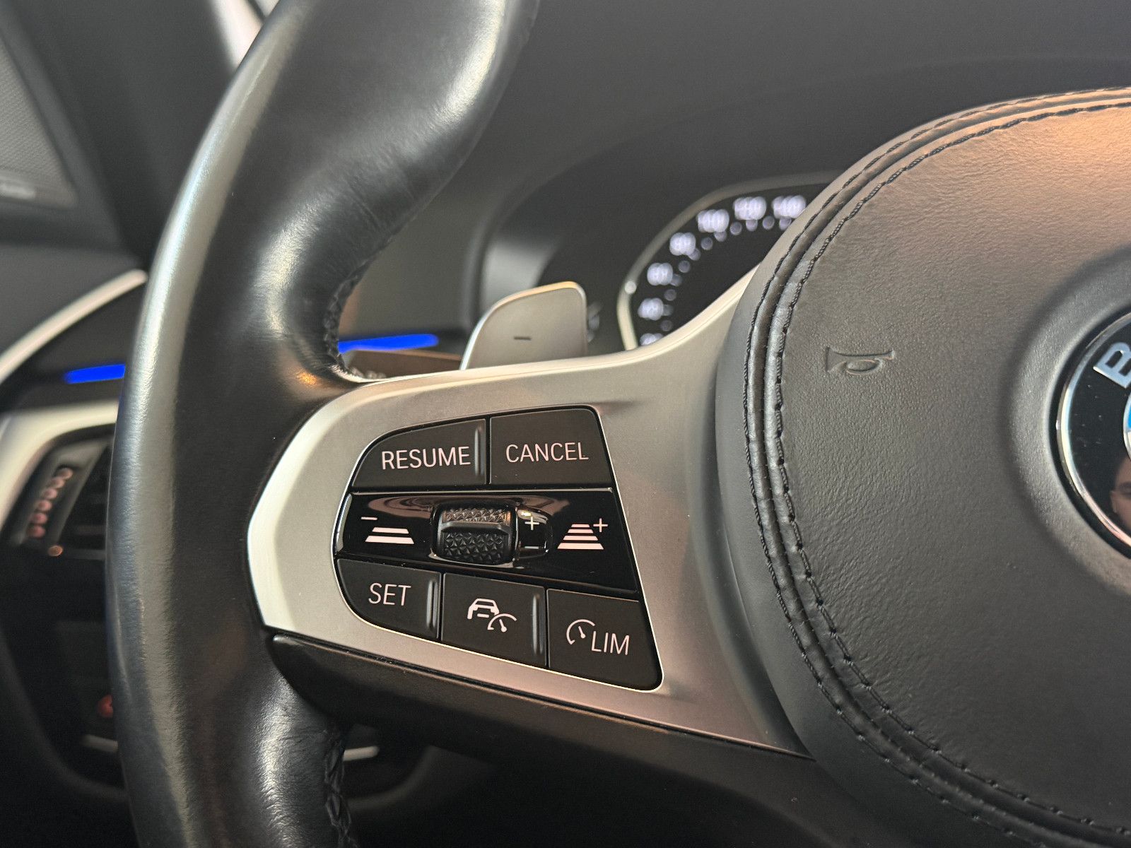 Fahrzeugabbildung BMW 530 d XDriveM Sport/M-PAKET/HARMAN-KARDON/AMBIE