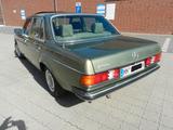 Mercedes-Benz 200 W123 Limousine 2. Hand - Mercedes-Benz 200 in Hamburg