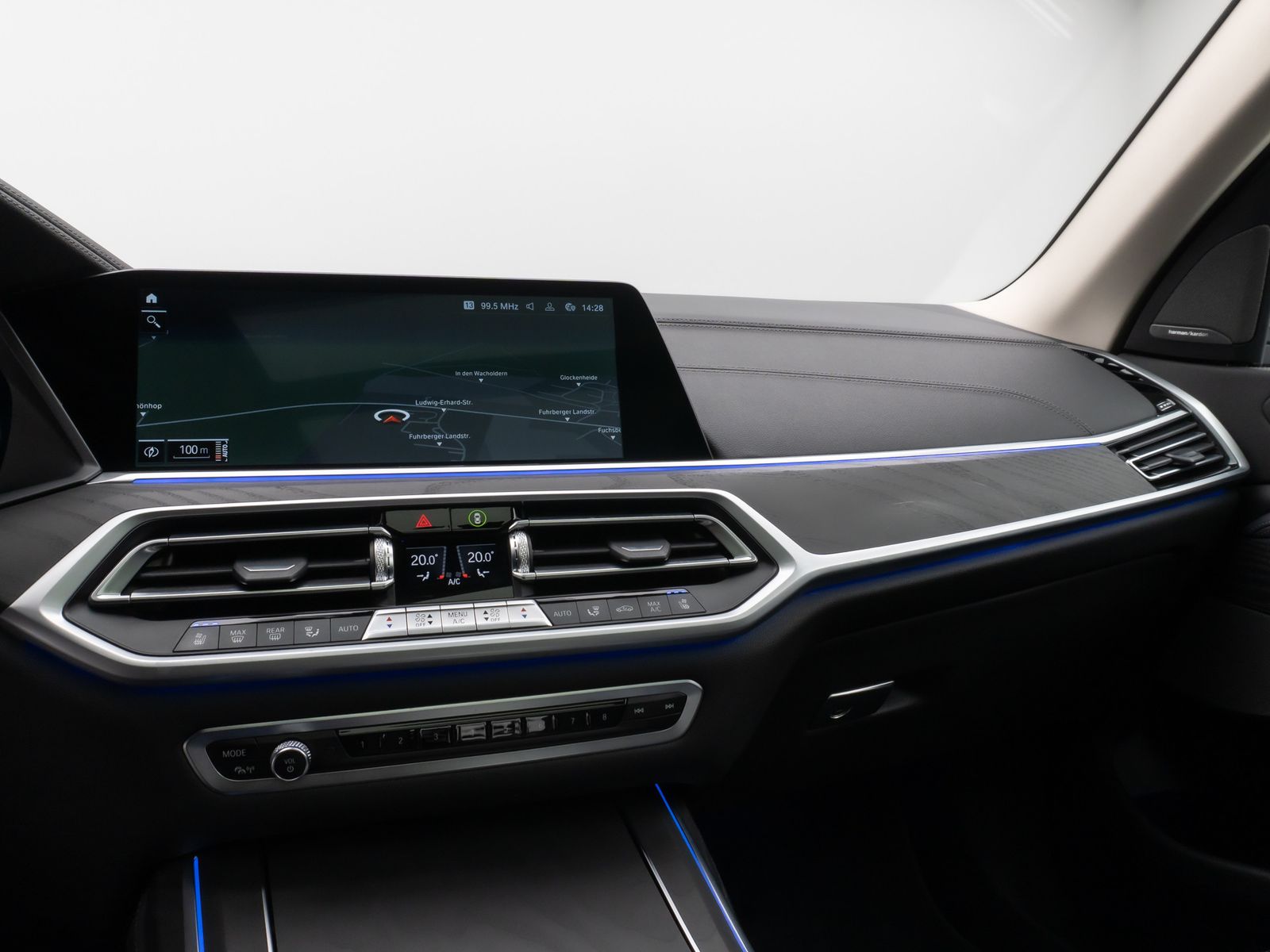 Fahrzeugabbildung BMW X7 xD40d  Panorama Kamera HUD DAB H/K SoftCl AHK
