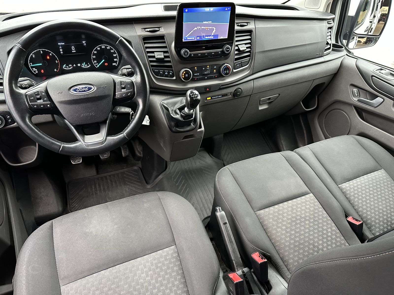 Fahrzeugabbildung Ford Transit Custom 320 L2 9-Sitzer NAV+KAMERA+ACC+SH