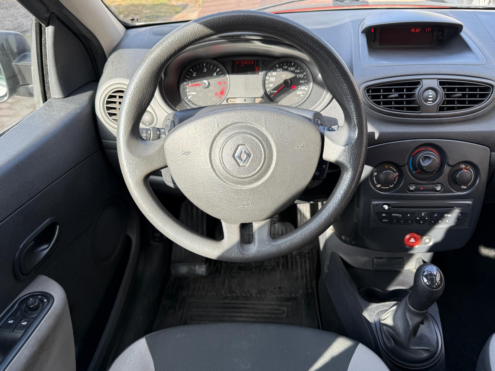 Renault Clio 2010 — photo 13