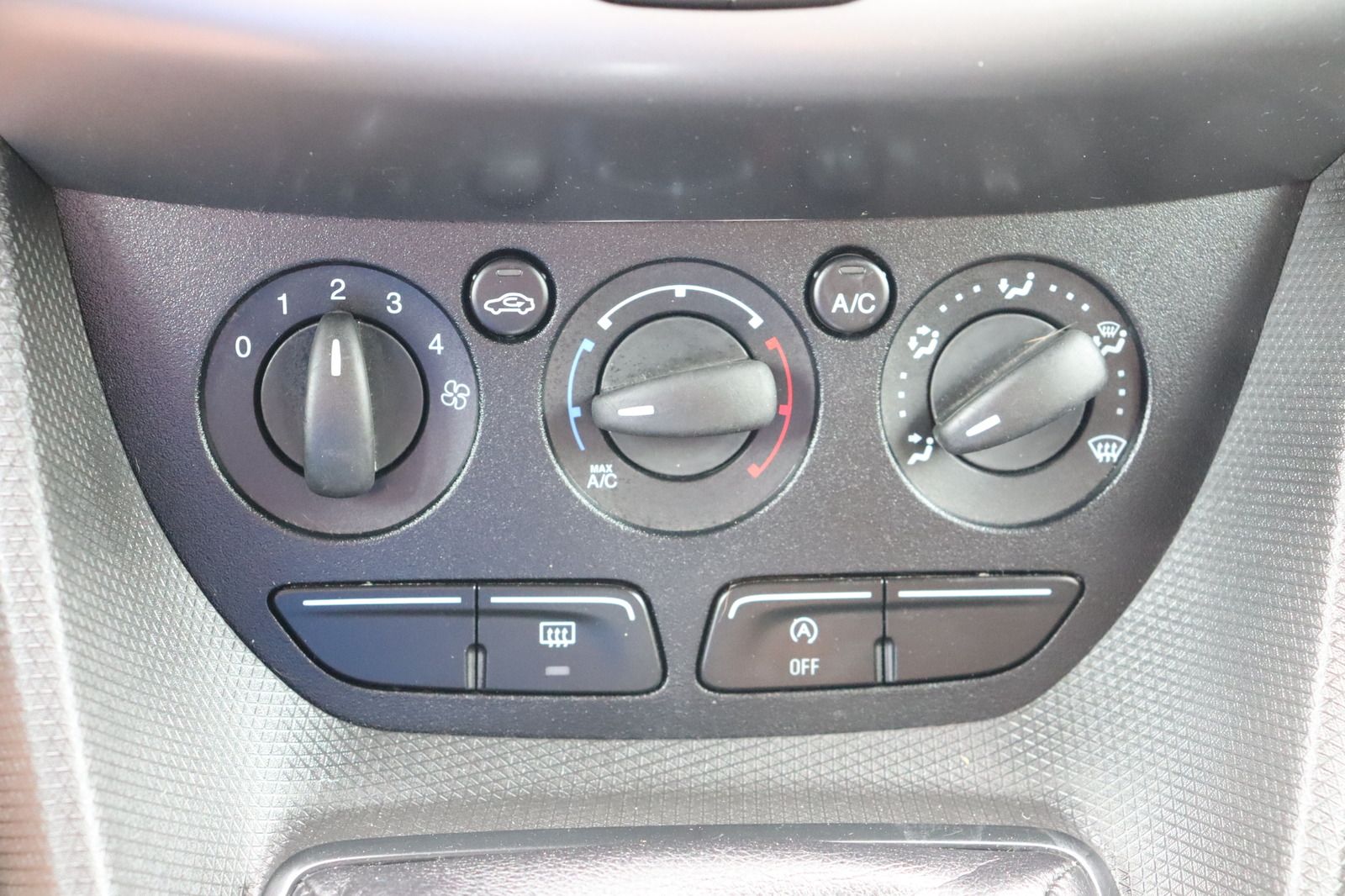 Fahrzeugabbildung Ford Transit Connect * Klima * Navi * RFK * AHK