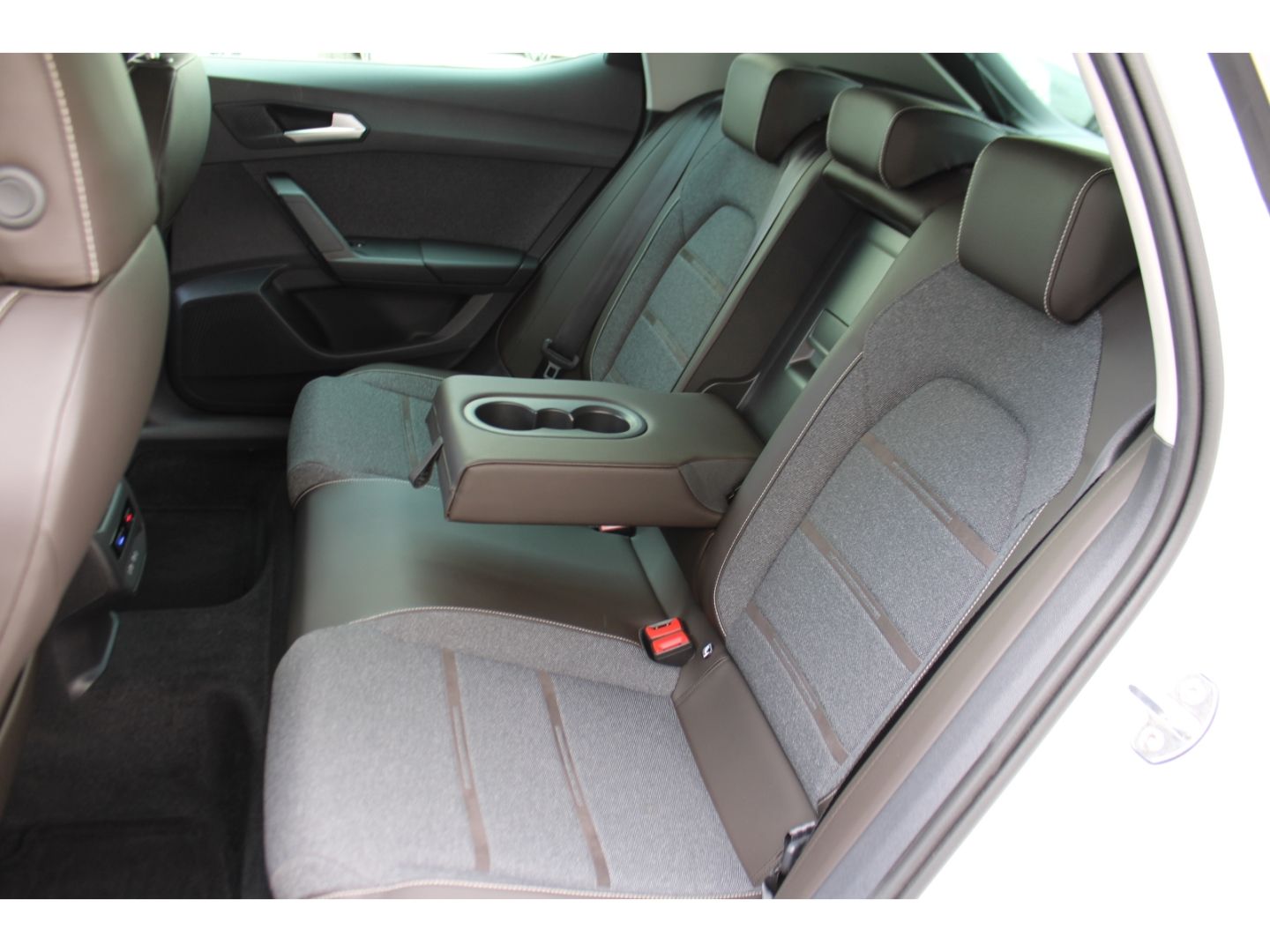 Fahrzeugabbildung SEAT Leon Xcellence DSG ACC LED TWA Full Link RFK GJR