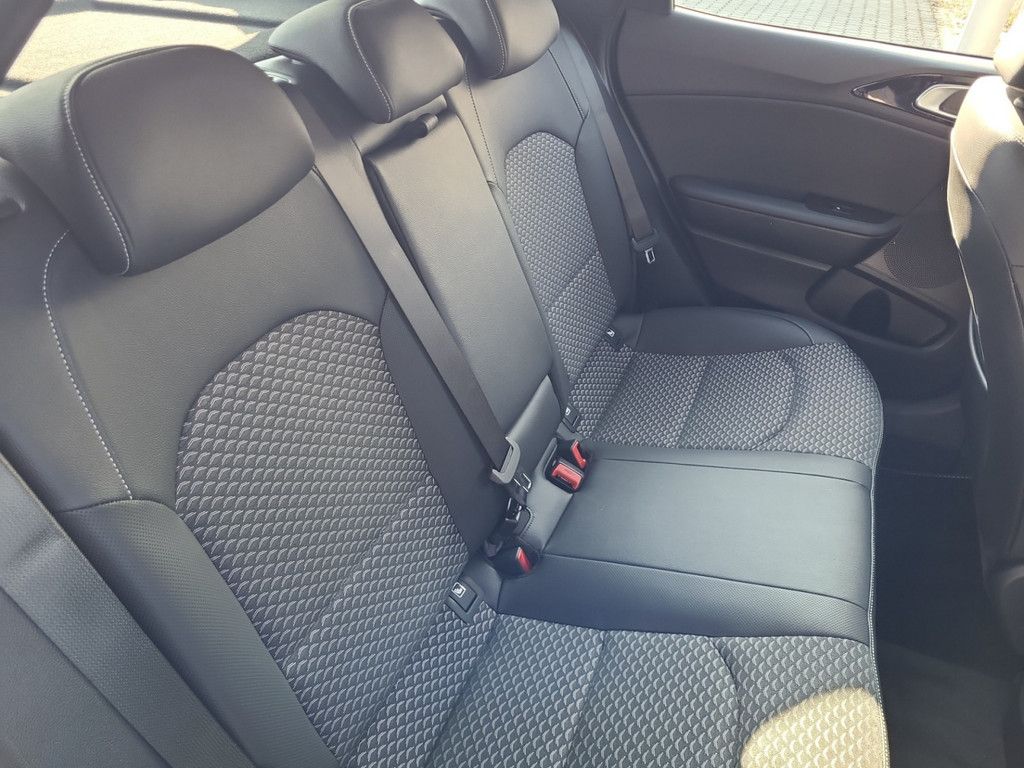 Fahrzeugabbildung Kia Xceed 1.5 T-GDI DCT Vision KOMFORT PAKET